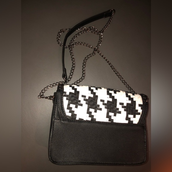 Madison West Houndstooth Cross Body Clutch Purse Black and White - Picture 5 of 6